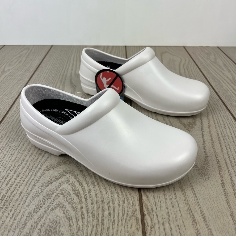 Easy Works by Easy Street Kris Women's Slip Resistant Work Clogs 7M White $40